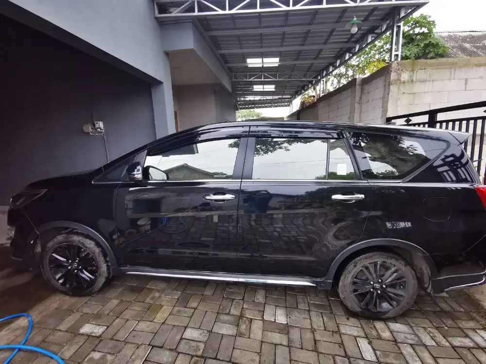 Innova 2.4 Venturer Diesel AT pribadi