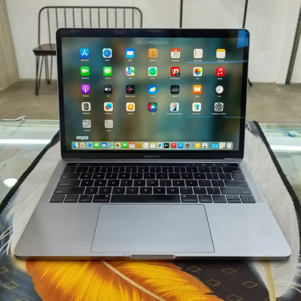 Apple MacBook Pro 13-inch (2019) – i5 / 8GB / 256GB / Touch Bar