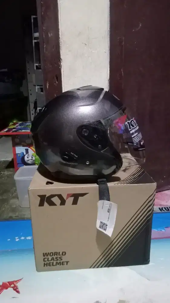 Helm KYT R ukuran XL XXL Gunmet Baru