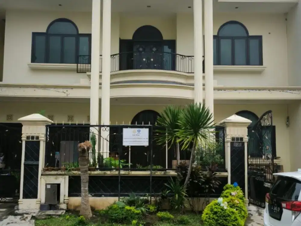 Rumah Villa Royal, hadap utara, PLN 4400