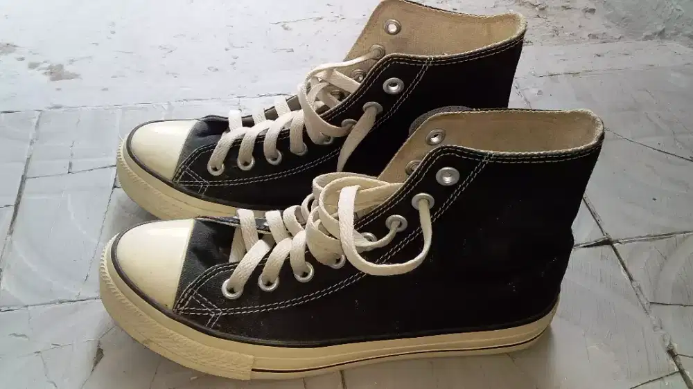 Sepatu model converse