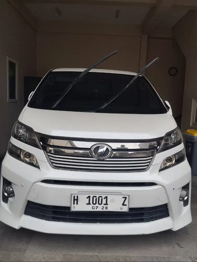 Dijual Toyota Velfire Z AT Tahun 2013 Warna Putih. Kondisi Istimewa