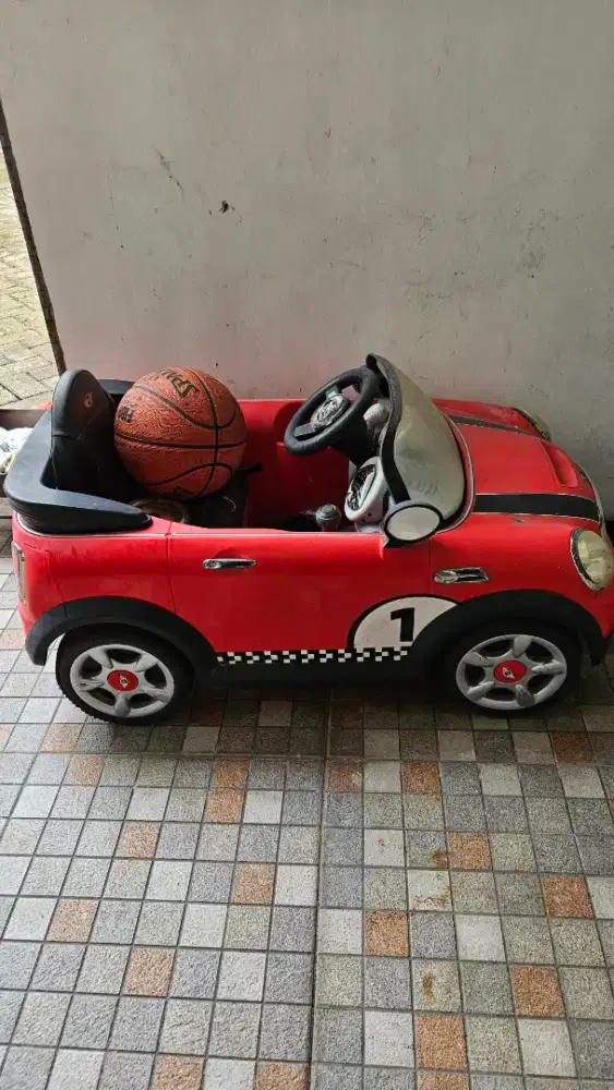 Mobil mainan anak