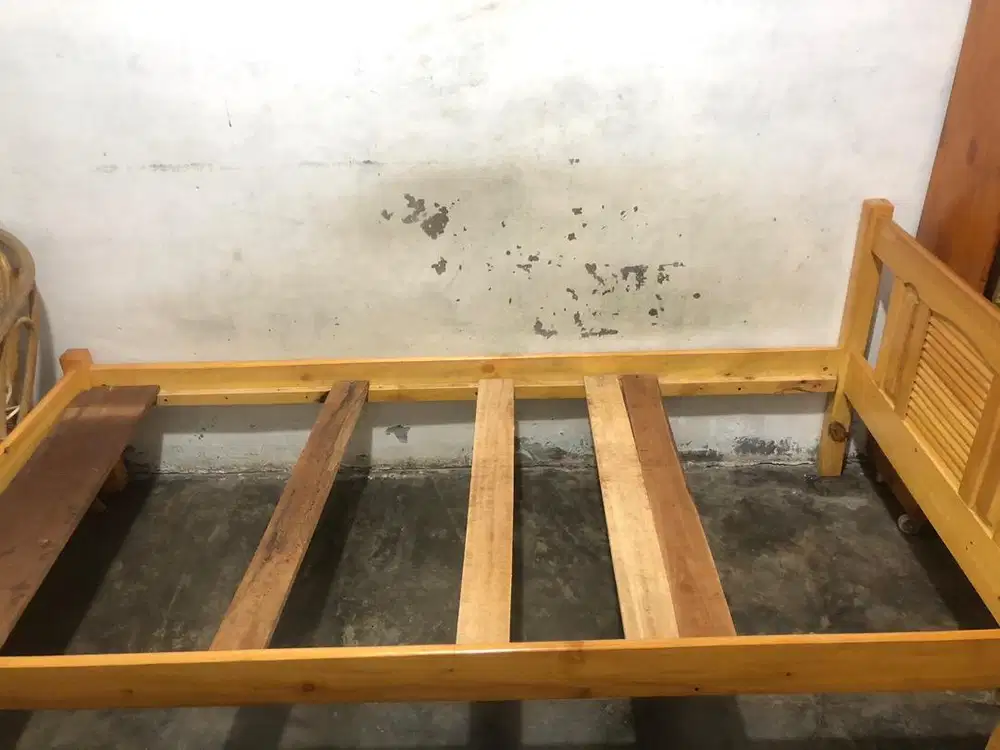 Ranjang lajang 3 kaki