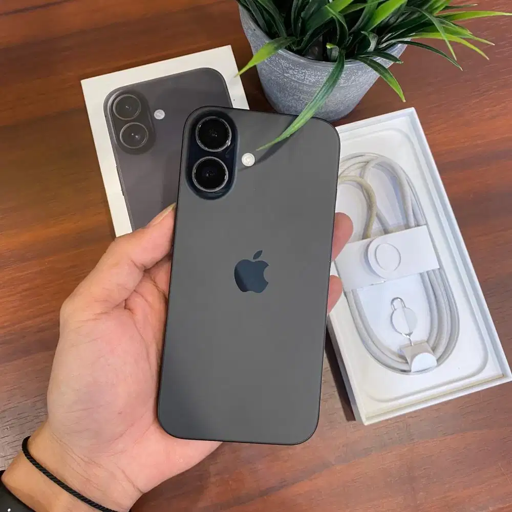 iPhone 16 256GB Black Titanium iBox