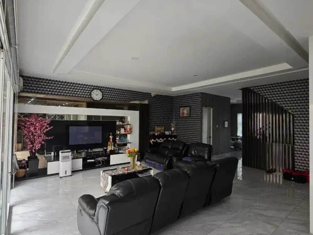 DIJUAL RUMAH 2 LANTAI MEWAH SEMI FURNISH DI DAAN MOGOT BARU