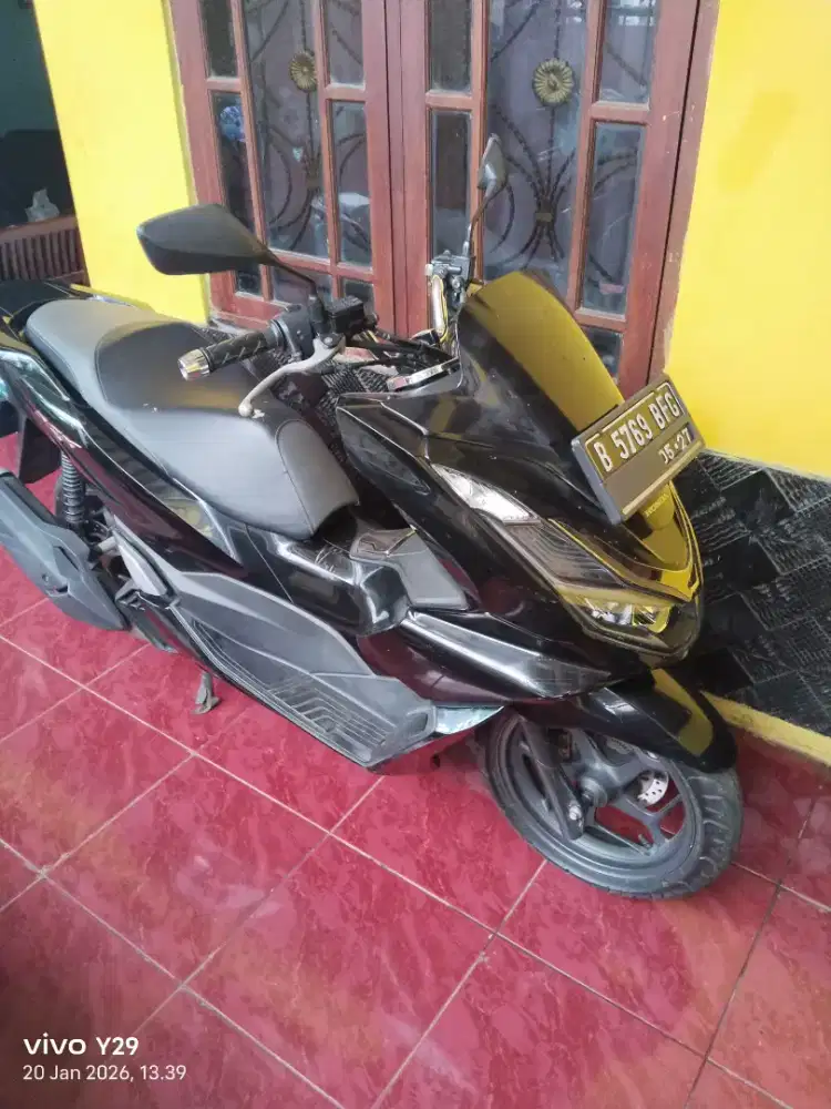 Di jual motor honda PCX 160 tahun 2022 pajak on plat on body tdk pecah