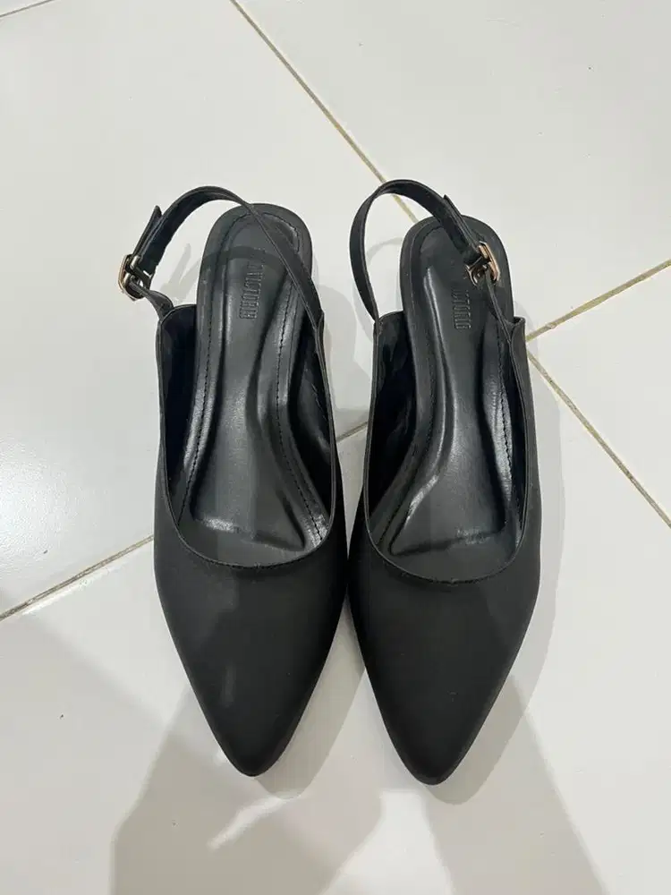 Sepatu hitam heel tahu 4cm merk Erin Victoria ukuran 39 Masih baru