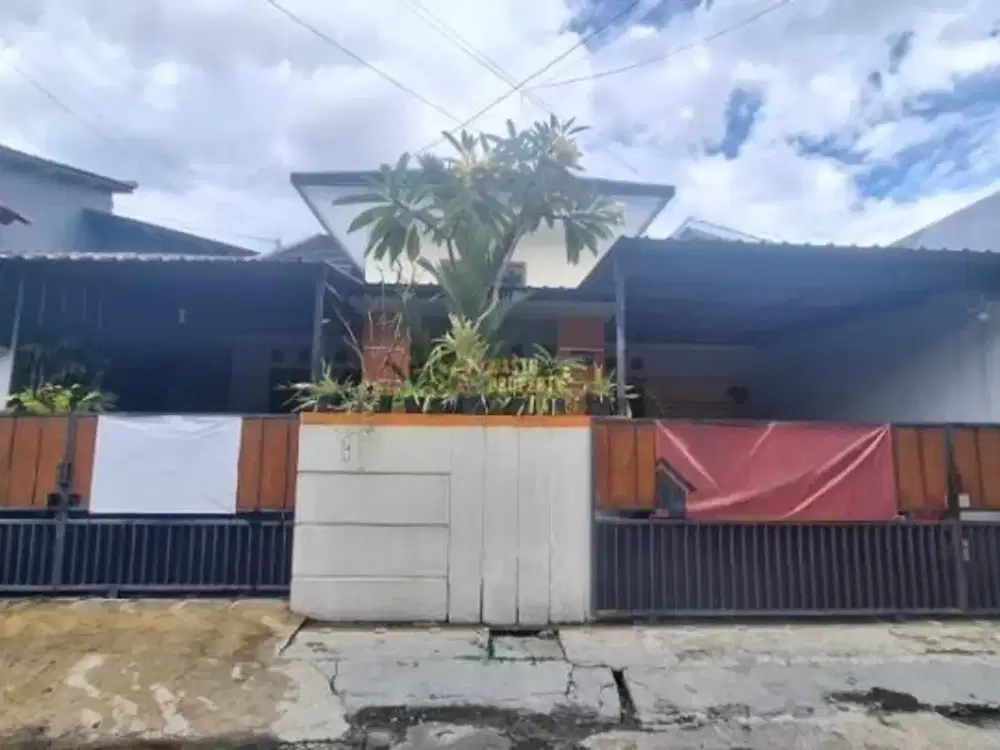 RUMAH SIAP HUNI, 4 MENIT DARI KAMPUS UPN JOGJA DI SETURAN