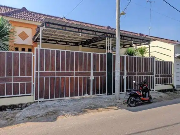 RUMAH DI PERUM MONDOKAN ASRI TUBAN JAWA TIMUR (di dekat SATPAS POLRES)