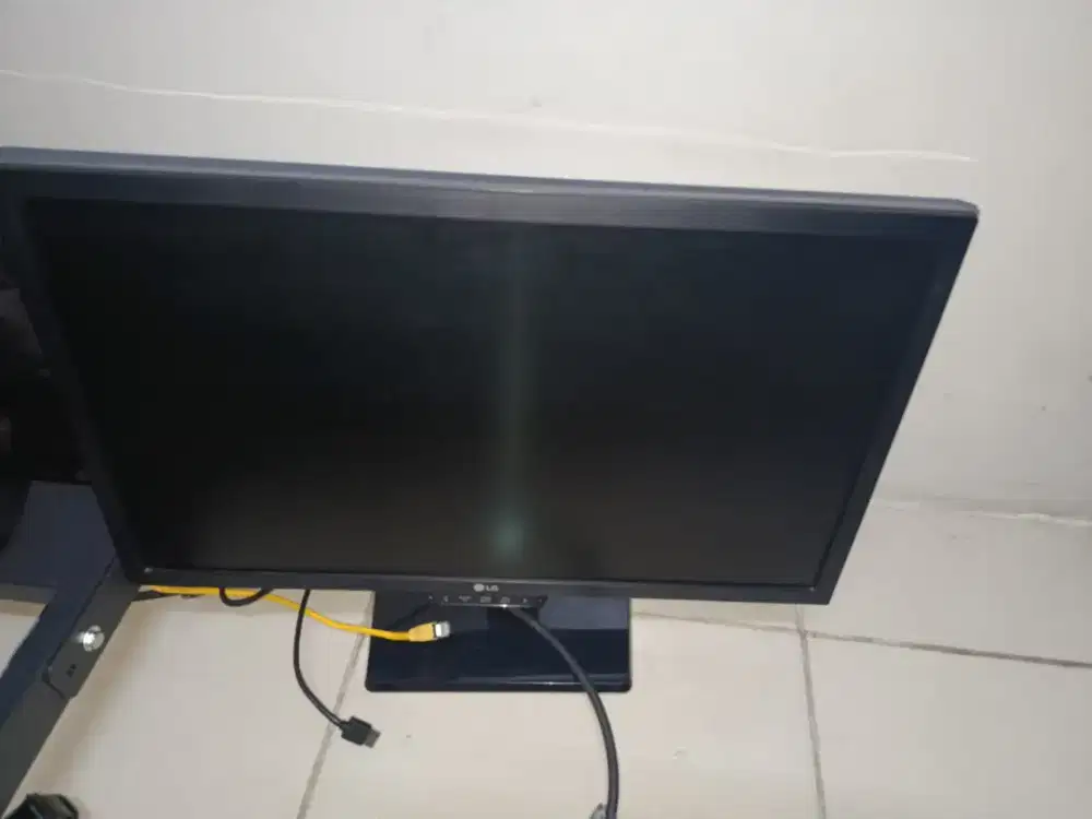 Monitor gaming LG  type 24 GM77-B