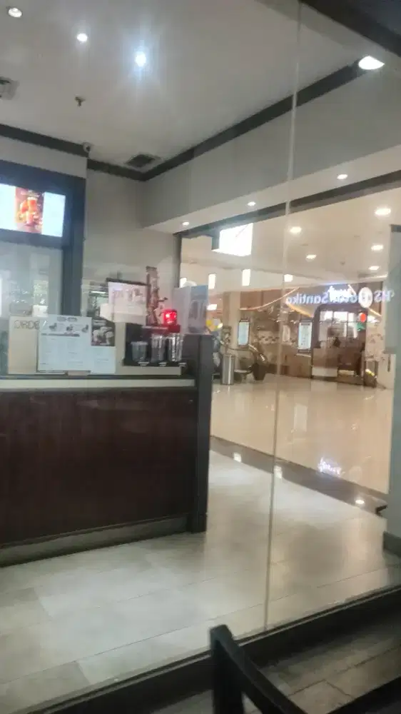 mencari lowongan sebagai host live