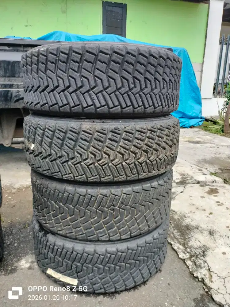 Jual ban copotan mrek Pirelli ukuran 205 65 R15 kond 90% 4pcs.. Mulus