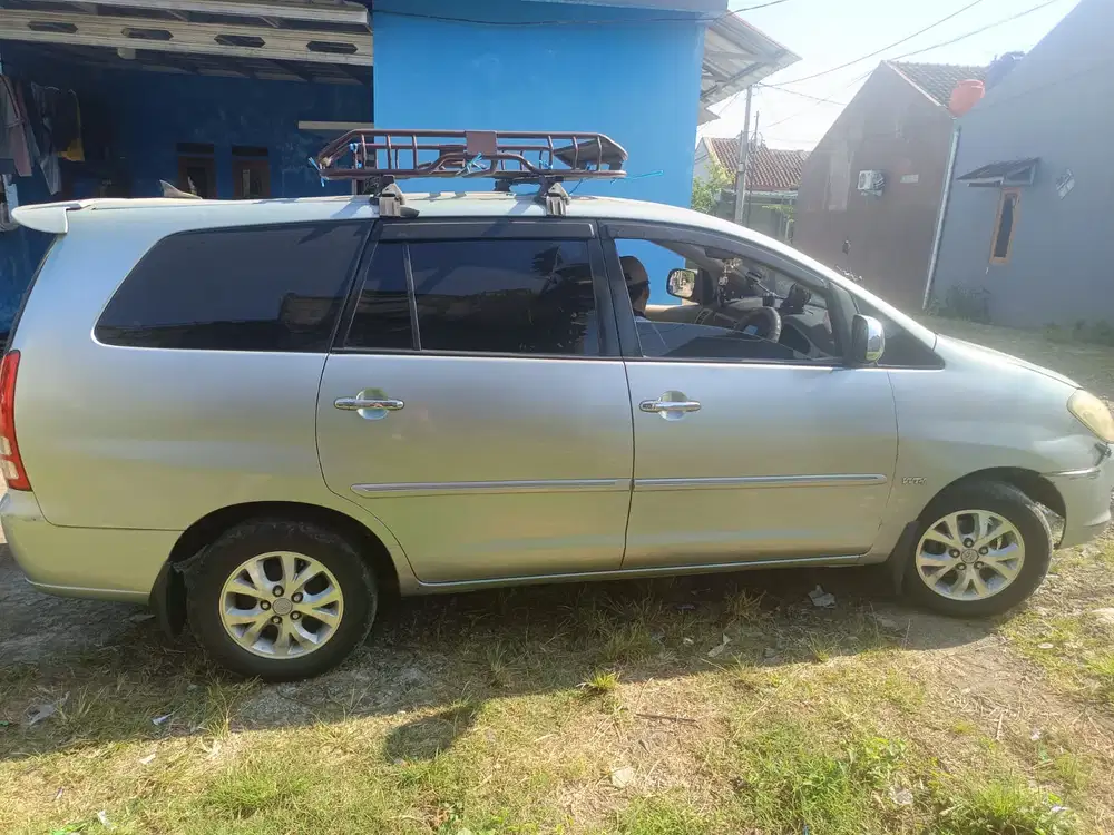 Toyota Kijang Innova 2005 Bensin