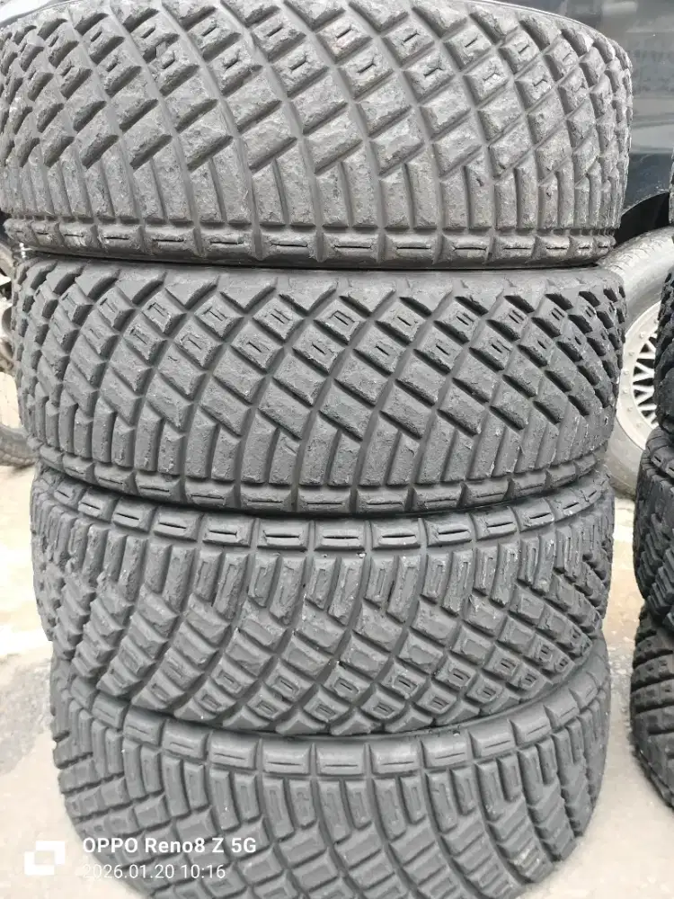 Jual ban copotan mrek Dunlop direnzaa ukuran 205 65 R15 kond 90% 4pcs.