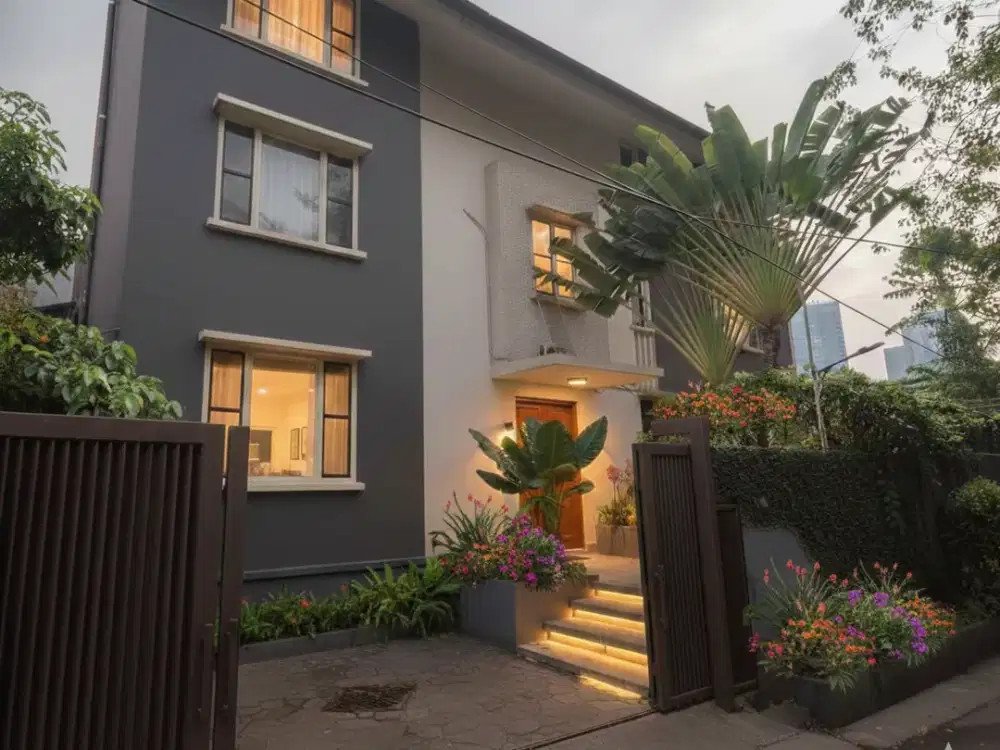 RUMAH 4 LANTAI SCBD SENOPATI FURNISHED SIAP HUNI ADA SWIMMING POOL PET FRIENDLY