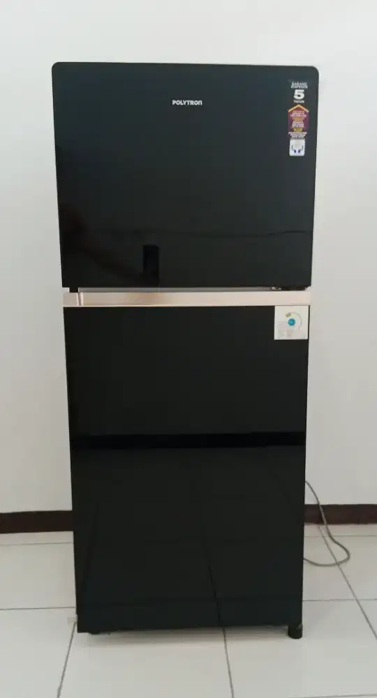 KULKAS 2 PINTU POLYTRON 220 LITER