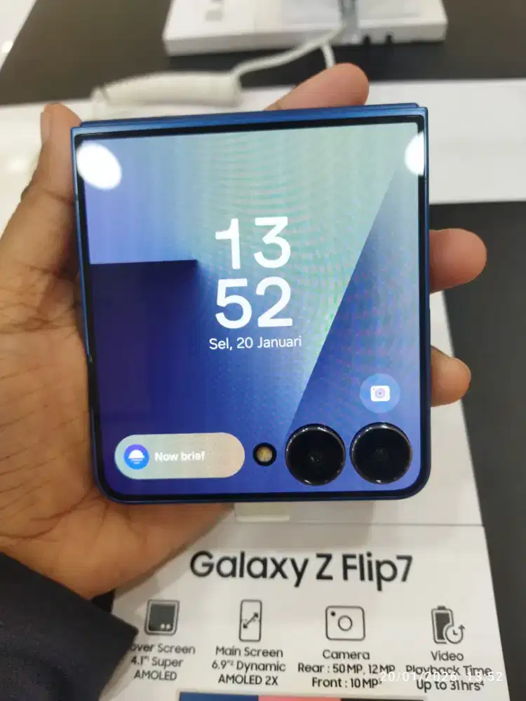 Galaxy Z Flip7 
RAM 12 | ROM256GB