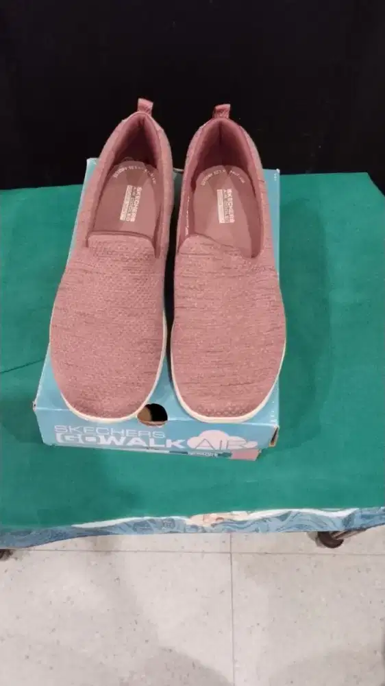 Sepatu skechers go walk air