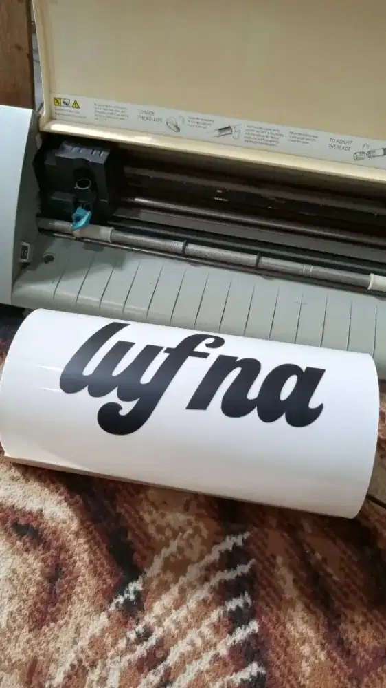 Mesin cameo cutting stiker dan kaos