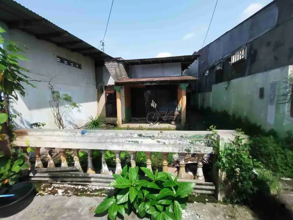 Rumah Lama Hitung Tanah Area Kokrosono Semarang Jalan Bisa Akses Truck