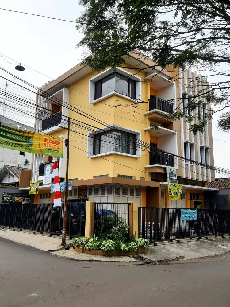 Ruko 3 lantai di pusat kota