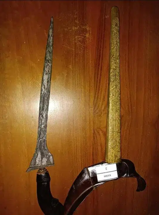 Keris No 2 Jawa Pamor Alami Lengkap Warangka Ukir