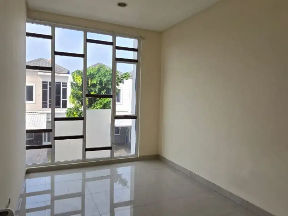 Dijual Murah Banget Rumah 2 Lantai Bersih Terawat di Green Lake City