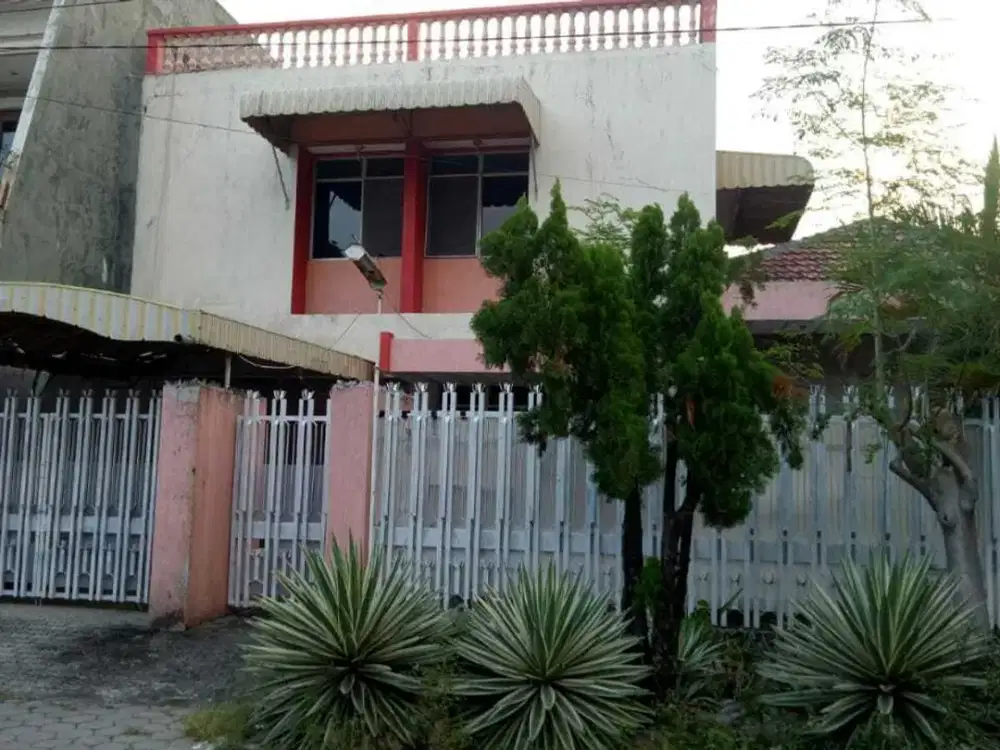Rumah dijual dan disewakan  2 Lt di Jl. Pucang Kerep Surabaya