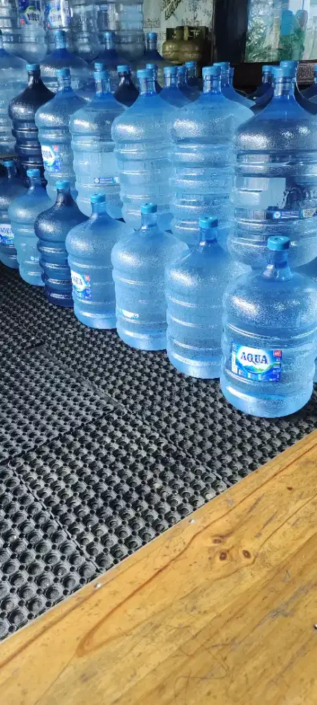 Sales/kurir/penjaga toko/pengantar galon