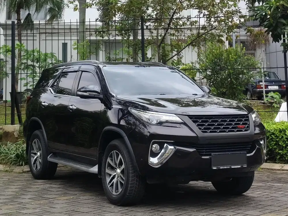RARE ITEM TOYOTA FORTUNER VRZ 2.4 AT 2016 TANGAN PERTAMA KM LOW
