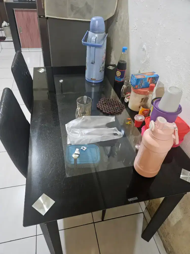 MEJA MAKAN BAHAN KACA TEMPERED (JUAL CEPAT)
