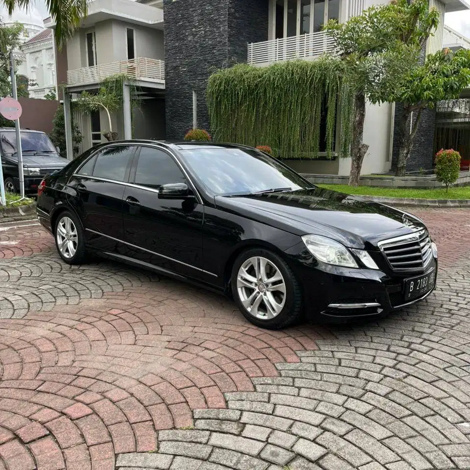 Mercedes Benz E300 W212 AVG Matic 2011 ISTIMEWA DP Minim Kredit Murah