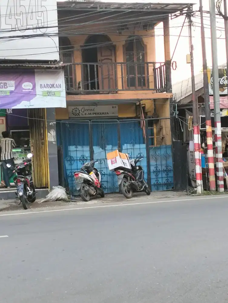 Di jual ruko 2 lantai di jln Komarudin