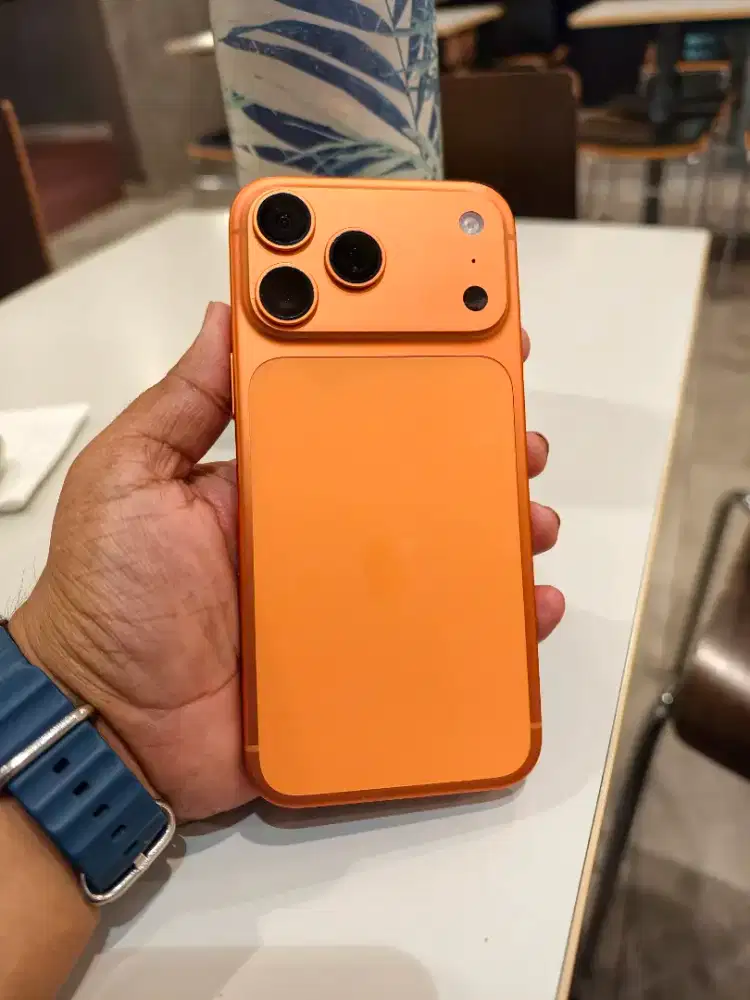 iPhone 17 Pro Max 256 GB Orange garansi Blibli sampai 07 Nov 2027