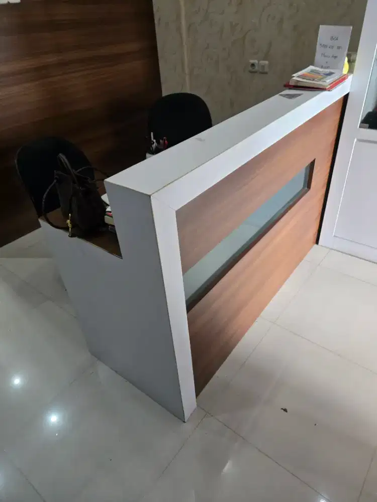 Meja Receptionis