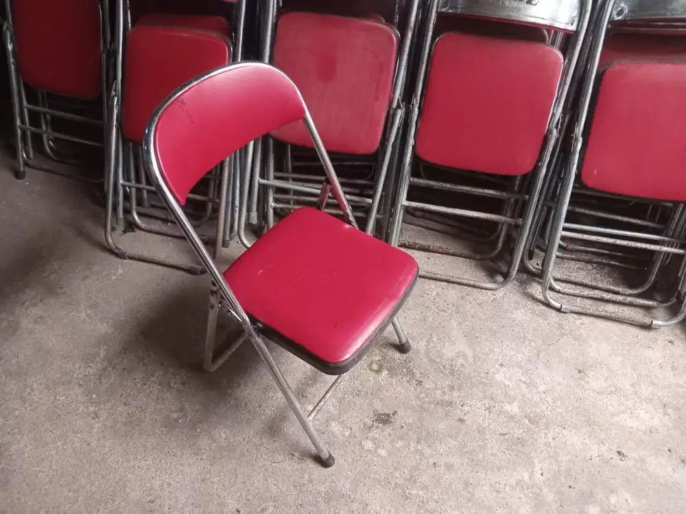 Kursi Chitose dan Cover