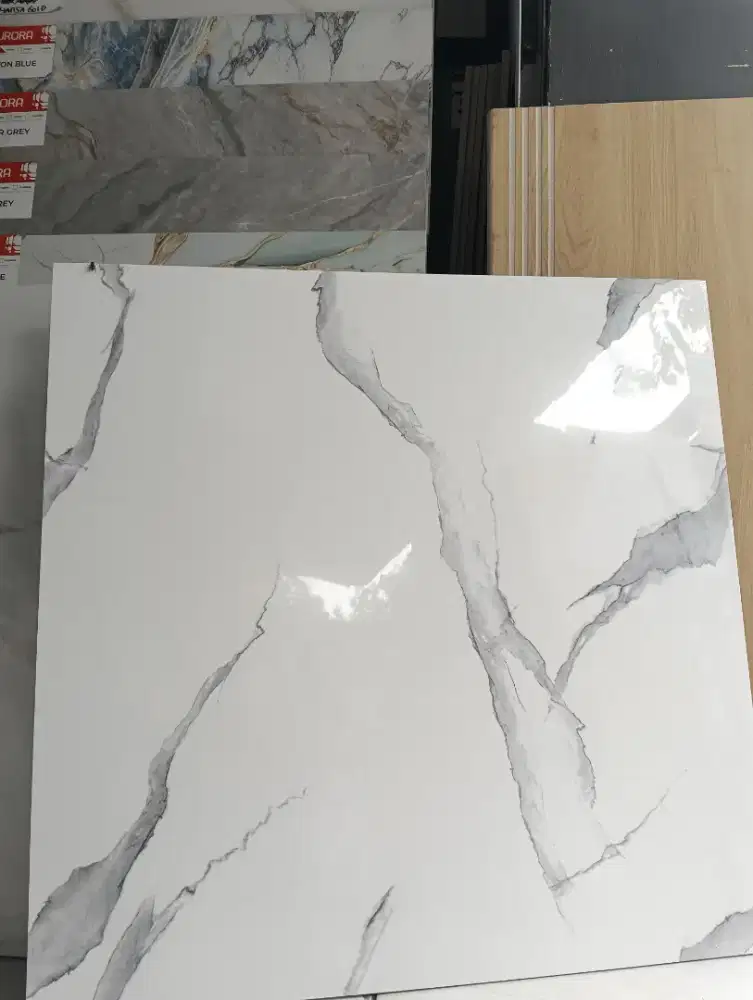 Granit putih motif marmer 60x60