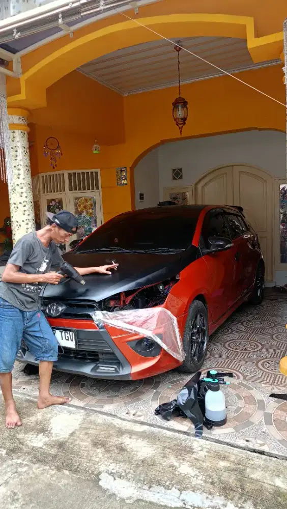 PASANG STIKER MOBIL TOYOTA YARIS