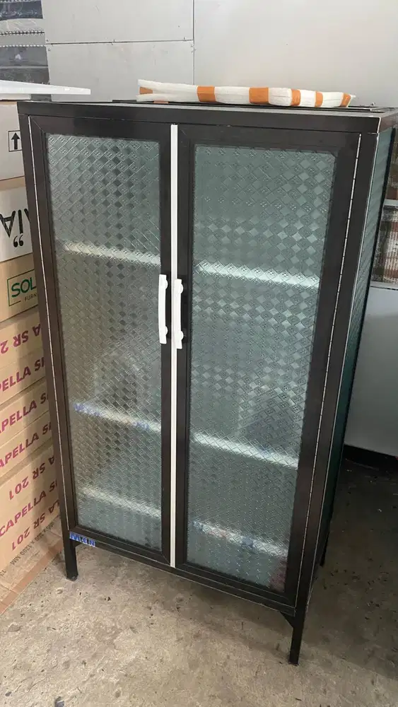 Lemari Rak Piring Kaca 2/3/4/5 Pintu