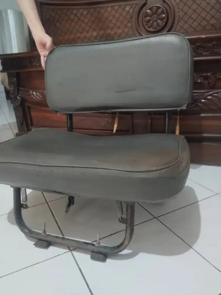 Jok belakang Kijang Rover