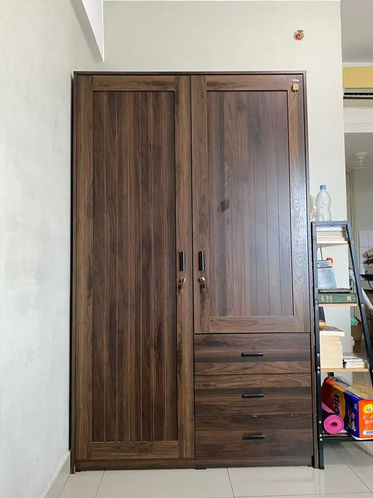 Lemari pakaian kayu informa