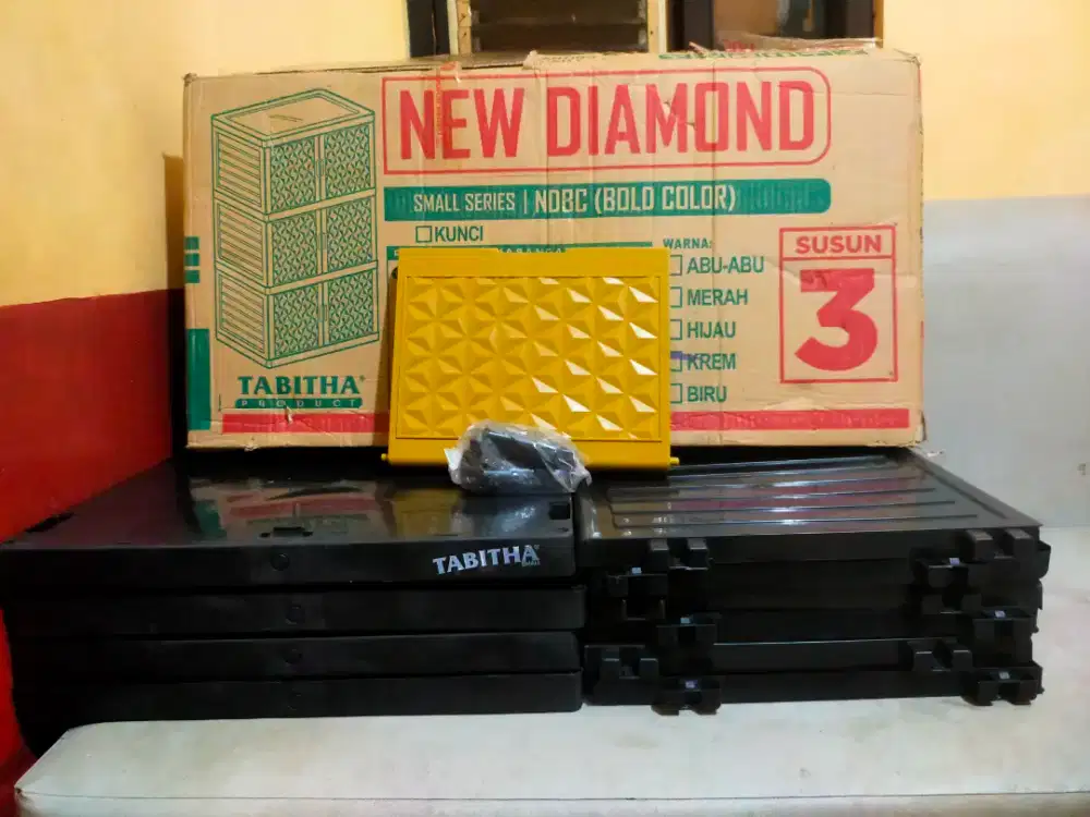Lemari plastik tabitha