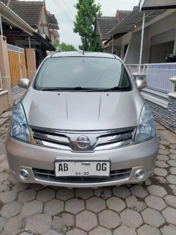 Nissan Grand livina 1.5 Ultimate matic AT silver 2012