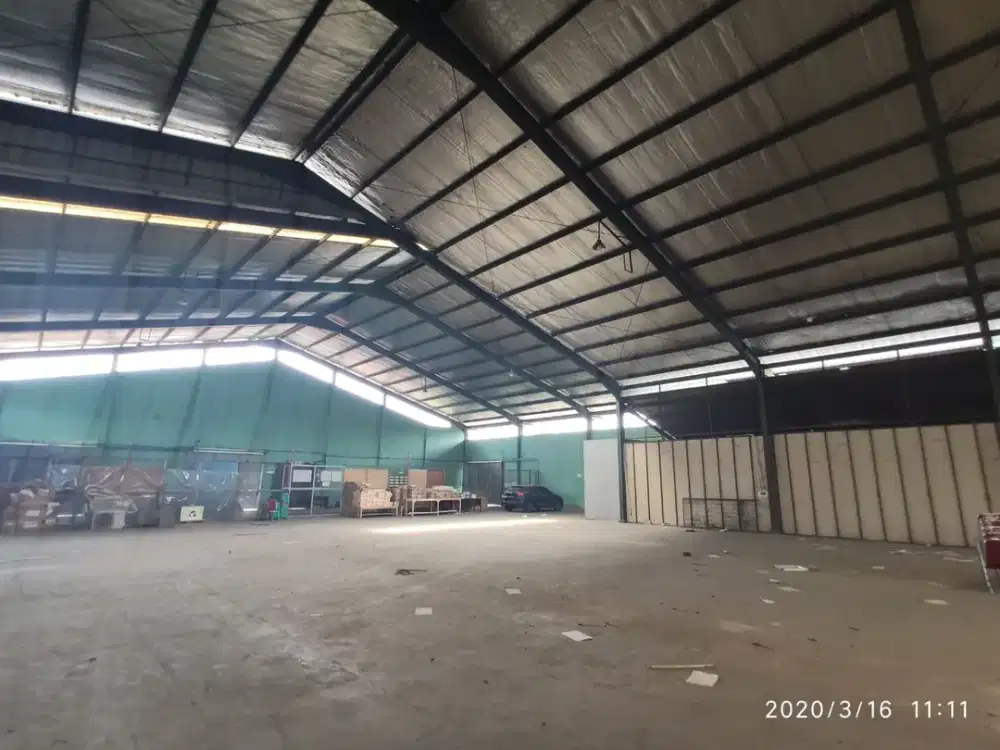 Gudang Luas Strategis di Mainroad Soekarno Hatta Dekat Tol Pasirkoja