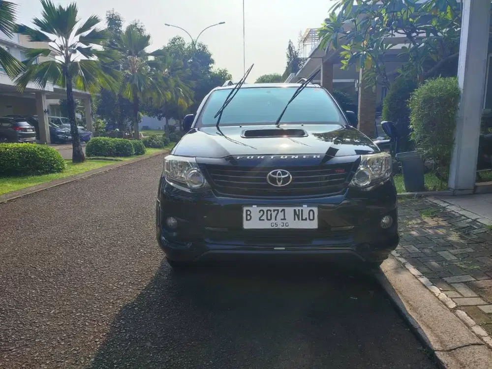 fortuner vnt trd 2014 AT warna hitam