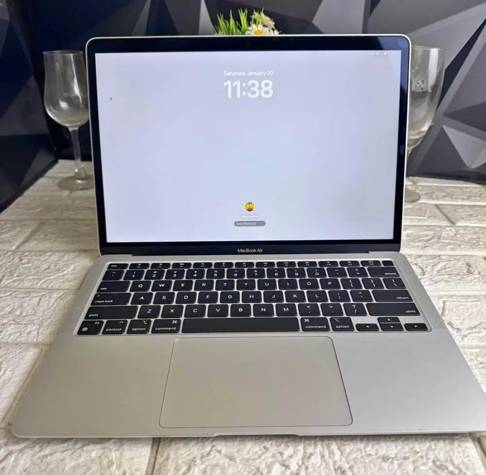 Macbook Air M1 Silver 8/512GB cc 60 Battery Health 96%