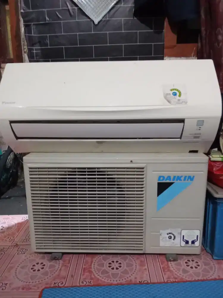 Di jual AC split Daikin Thailand 1/2 pk plus pasang