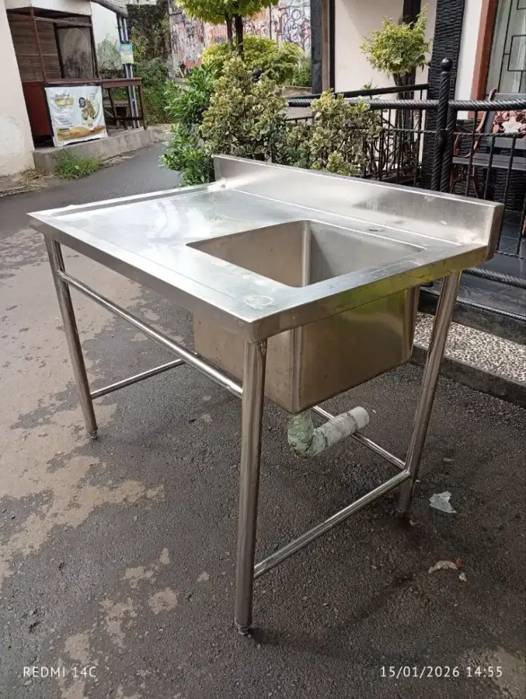 Sink sayap kiri 1 lubang
Ukuran 105×70×85
Diameter lubang 40×40×30