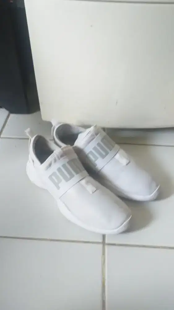 Sepatu lari slip on Puma 44 bukan nike new balance